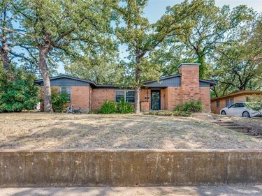 6336 Norma Street , Fort Worth, TX 76112