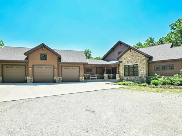 1062 N English Settlement AVENUE, Burlington, WI 53105