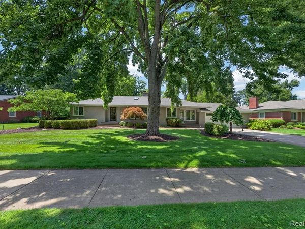 32873 Norchester Street, Beverly Hills Vlg, MI 48025