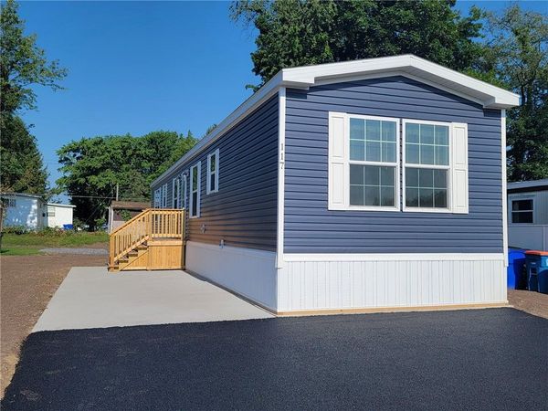 117 Oakleaf Drive , Weedsport, NY 13166