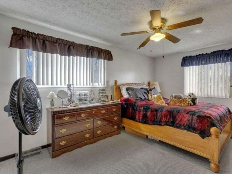 703 Cherry Hollow Road , Unit B, Columbus, OH 43228 Photo 14