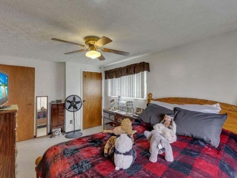 703 Cherry Hollow Road , Unit B, Columbus, OH 43228 Photo 15