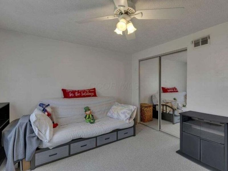 703 Cherry Hollow Road , Unit B, Columbus, OH 43228 Photo 16
