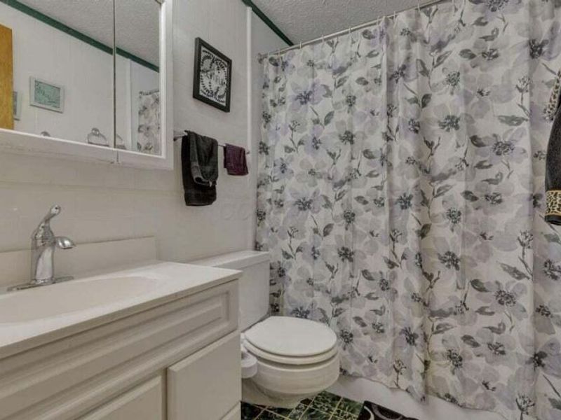 703 Cherry Hollow Road , Unit B, Columbus, OH 43228 Photo 4