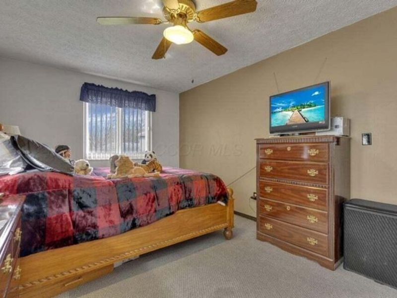 703 Cherry Hollow Road , Unit B, Columbus, OH 43228 Photo 5