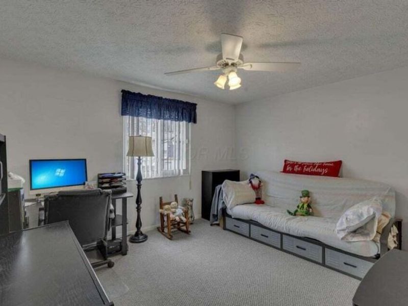 703 Cherry Hollow Road , Unit B, Columbus, OH 43228 Photo 6