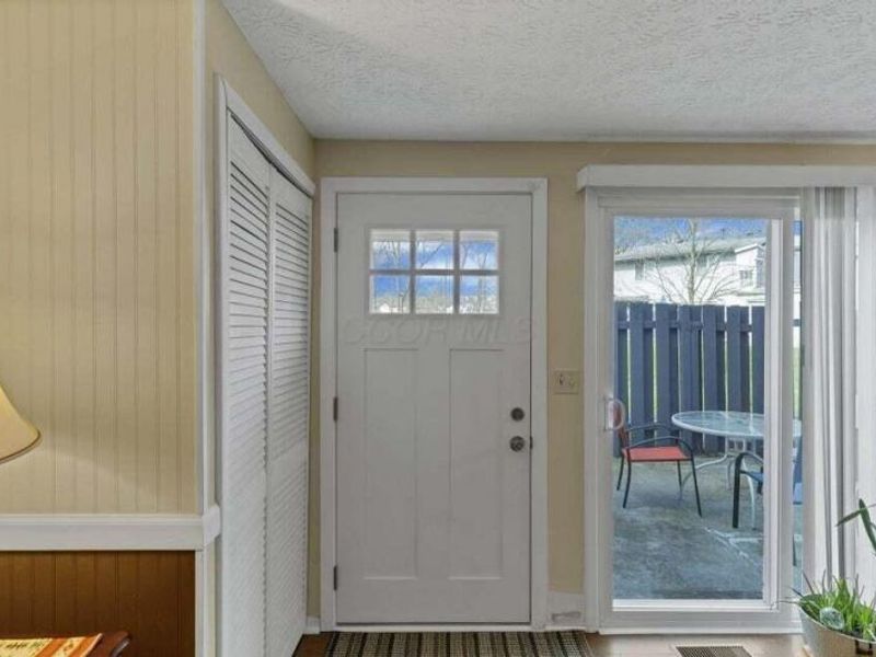 703 Cherry Hollow Road , Unit B, Columbus, OH 43228 Photo 7