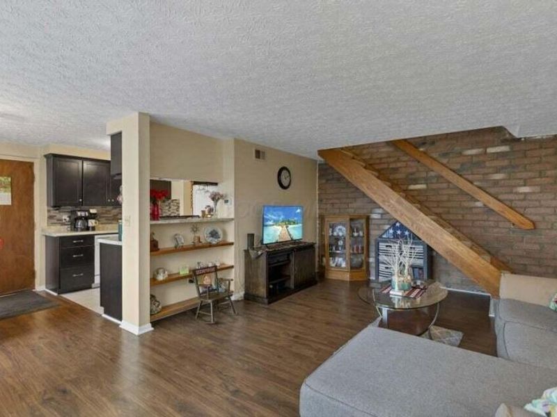 703 Cherry Hollow Road , Unit B, Columbus, OH 43228 Photo 8