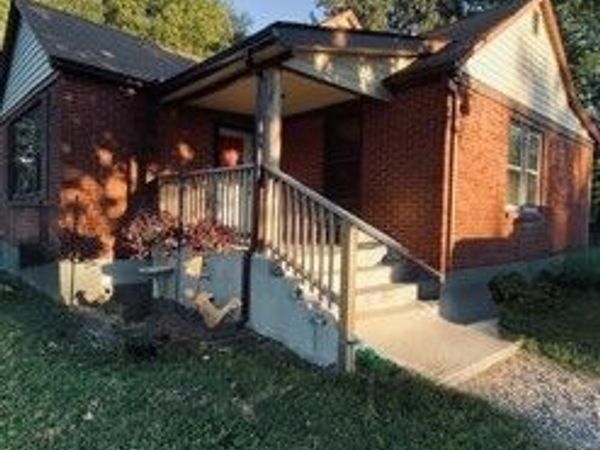 198 Clearview Rd, Cottontown, TN 37048