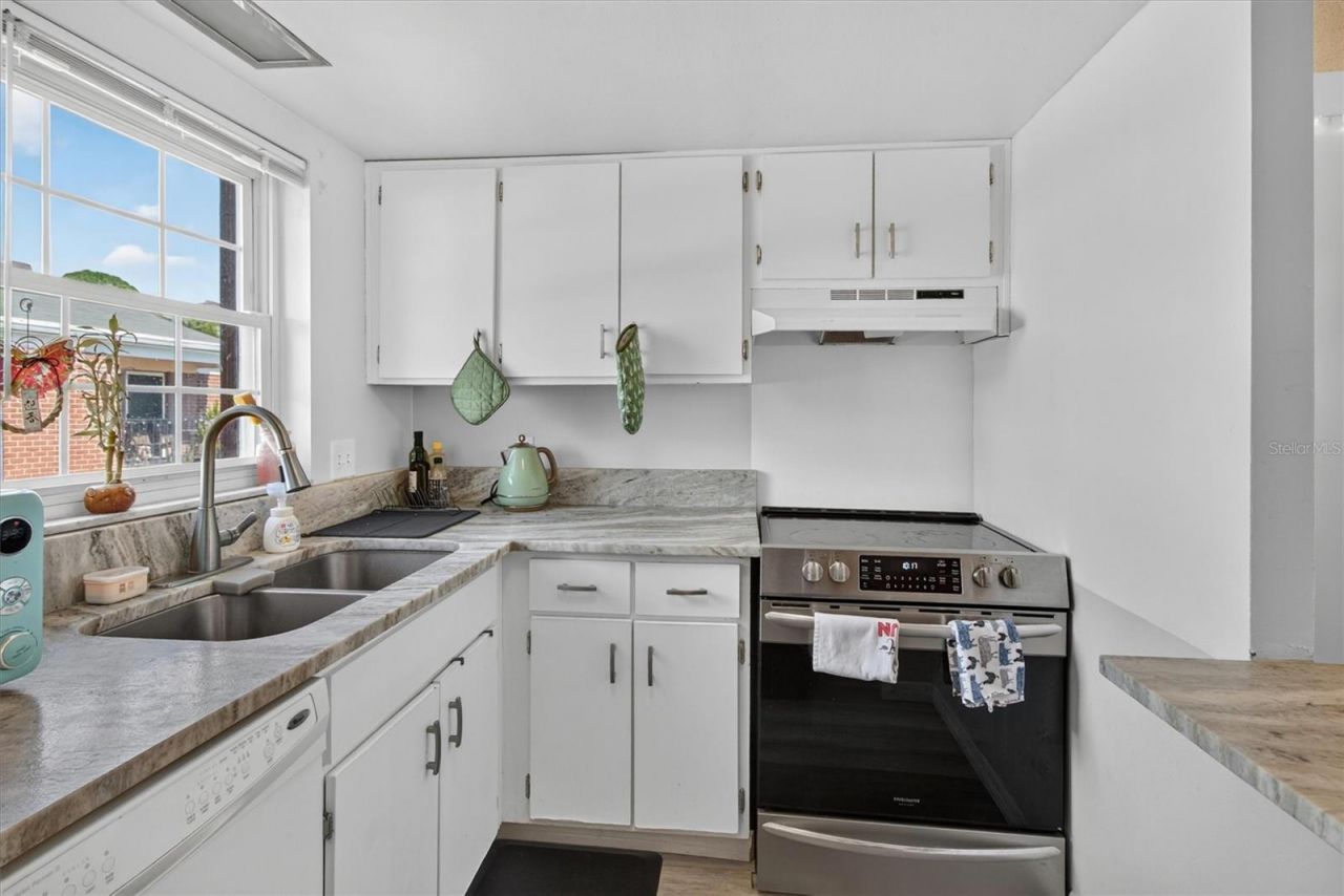 8522 10th Street N, Unit D, Saint Petersburg, FL 33702 Photo