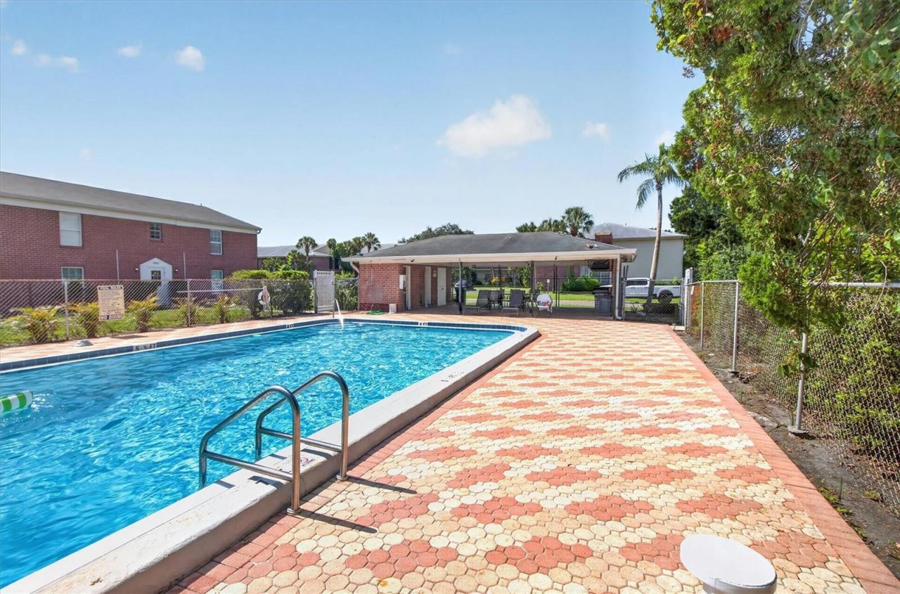 8522 10th Street N, Unit D, Saint Petersburg, FL 33702 Photo