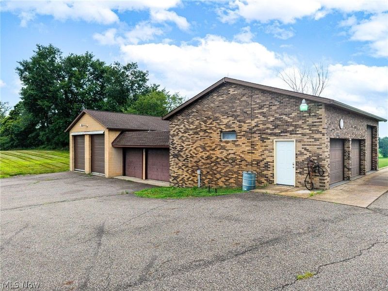 2685 Kenyon Avenue NW, Massillon, OH 44647 Photo 2