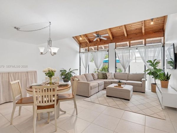 11213 NW 14th Ct , Pembroke Pines, FL 33026