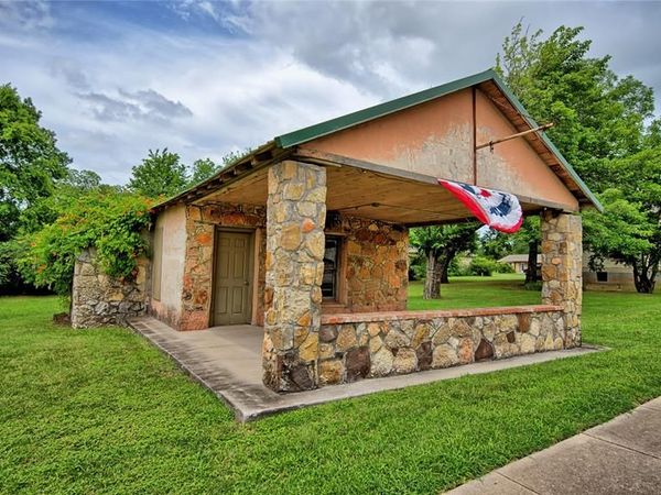408 S Broad Street, Saint Jo, TX 76265