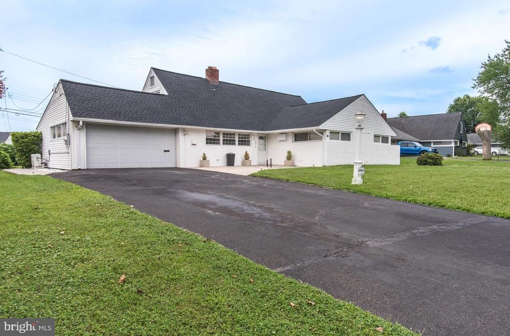 455 SNOWBALL DRIVE , LEVITTOWN, PA 19056