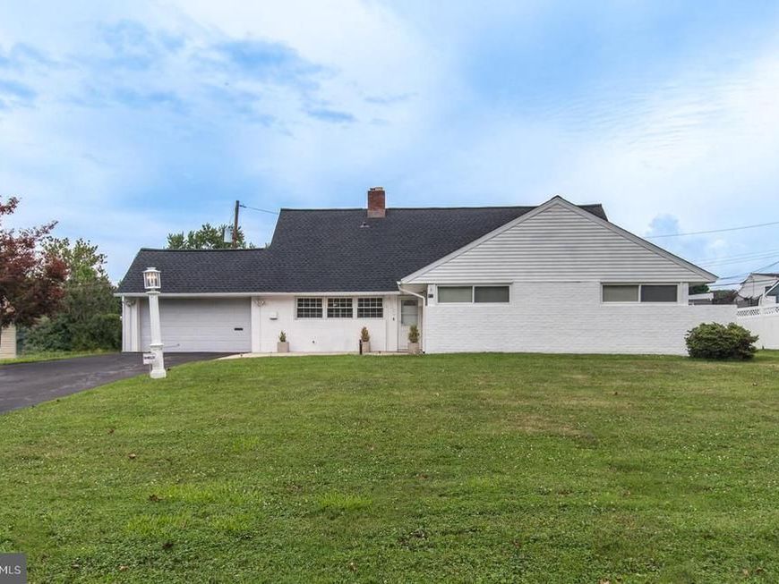 455 Snowball Drive, Levittown, PA 19056 Main Photo