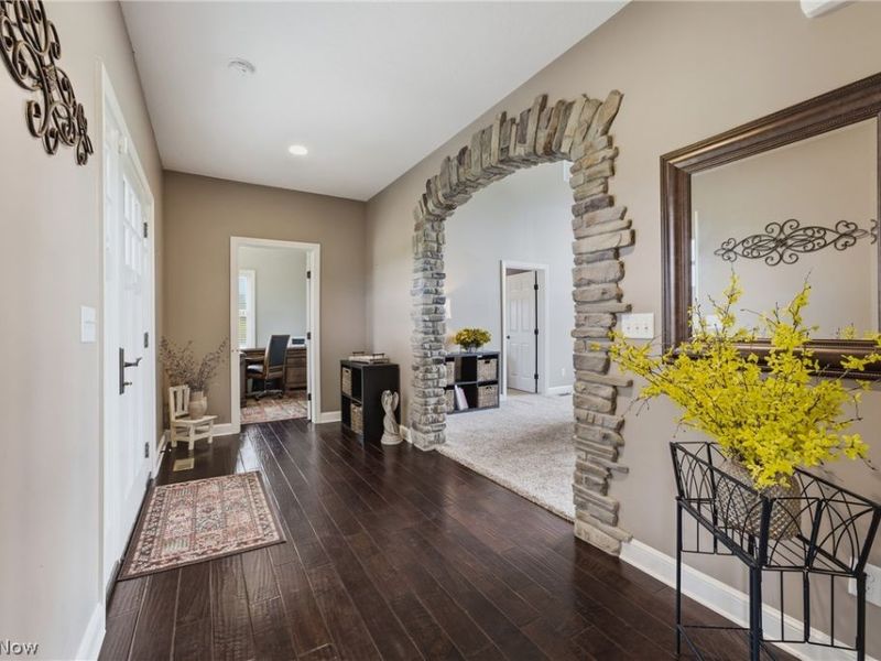9288 Columbus Road NE, Louisville, OH 44641 Photo 5