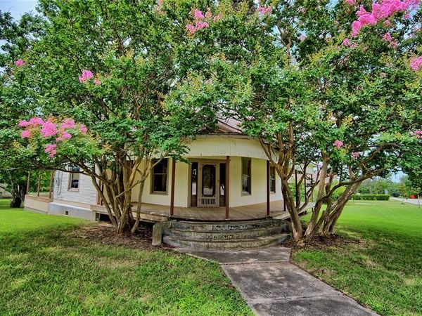 400 S Broad Street, Saint Jo, TX 76265