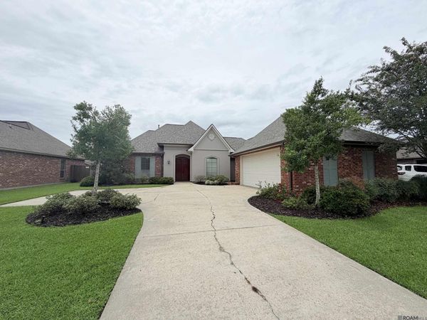 40445 Thomas Ave, Prairieville, LA 70769