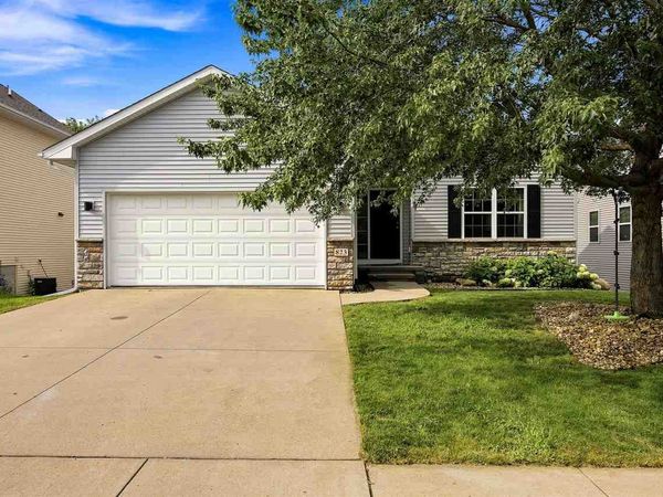823 McCollister Ct, Iowa City, IA 52240