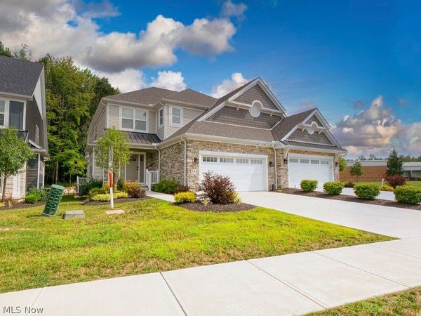 143 Town Centre Drive , Broadview Heights, OH 44147