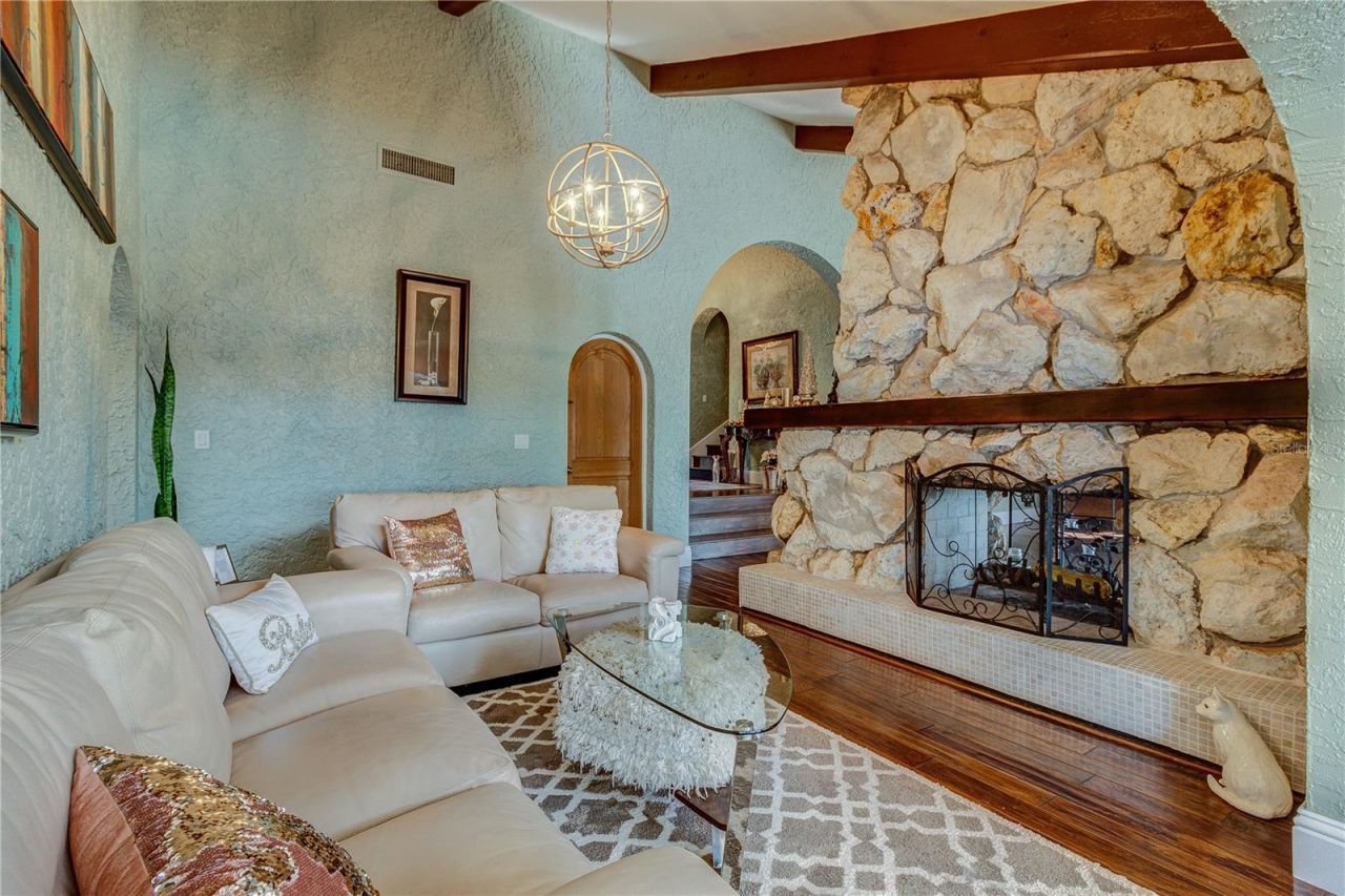 500 N Highland Avenue, Tarpon Springs, FL 34688 Photo