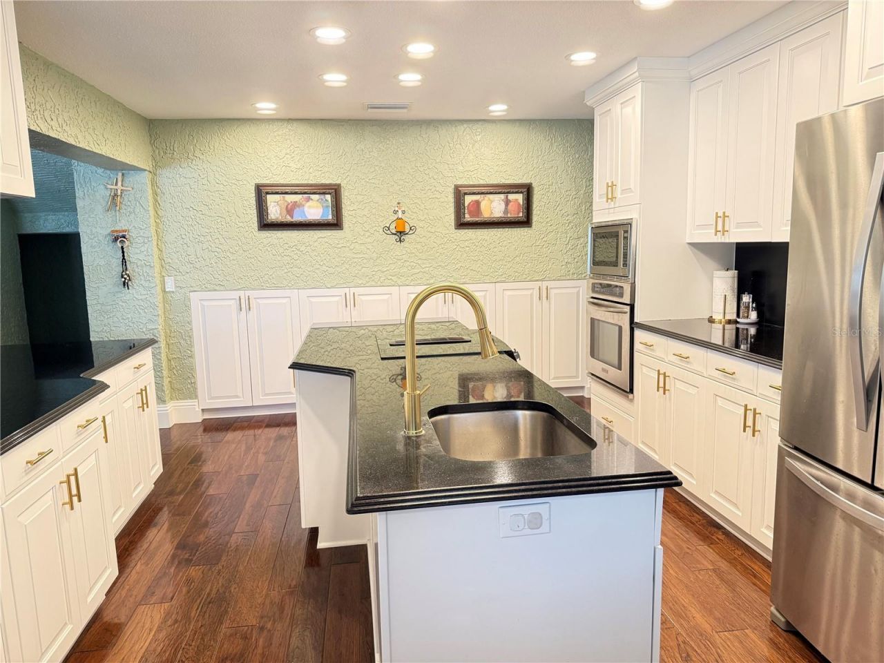 500 N Highland Avenue, Tarpon Springs, FL 34688 Photo