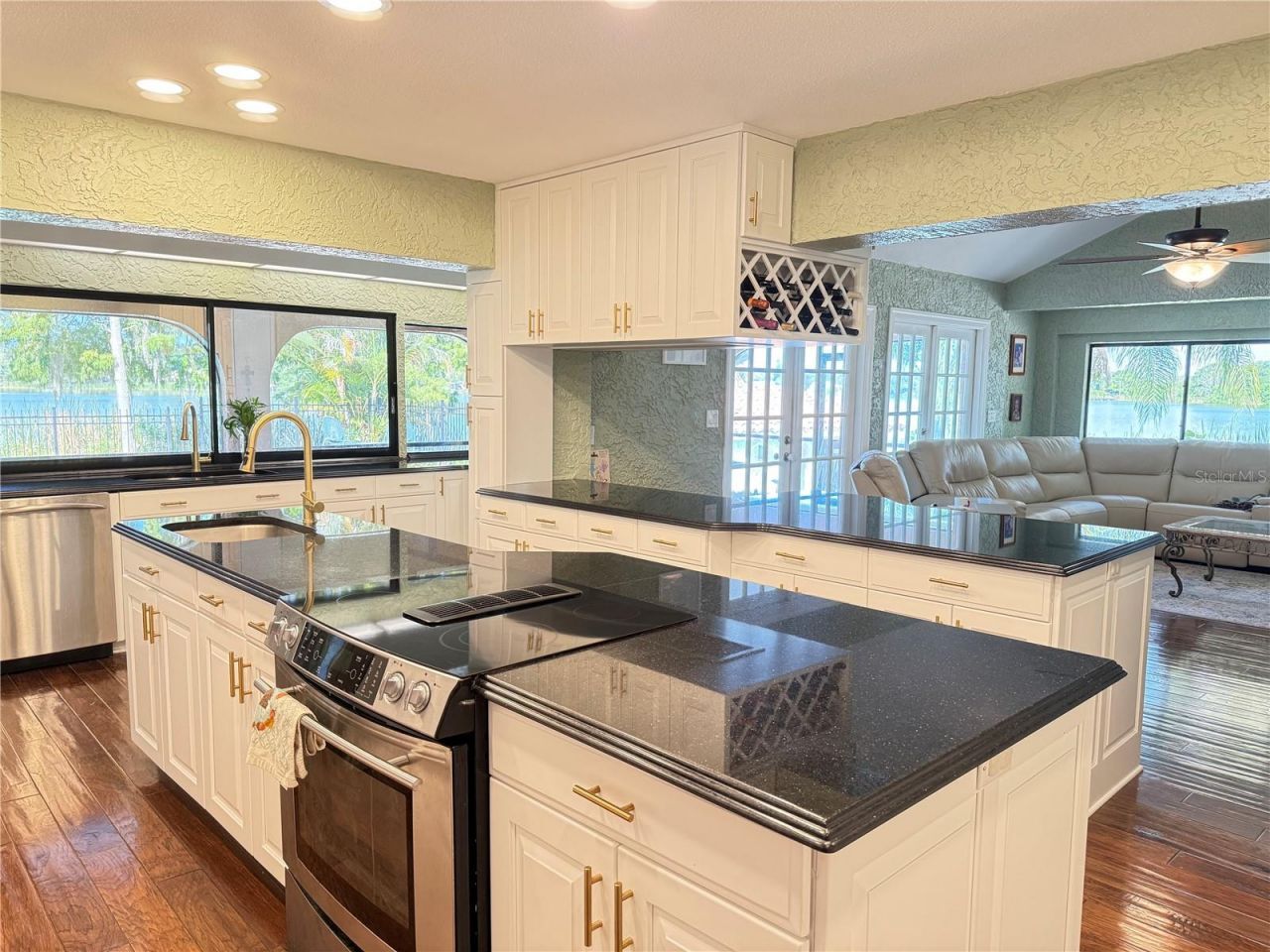 500 N Highland Avenue, Tarpon Springs, FL 34688 Photo