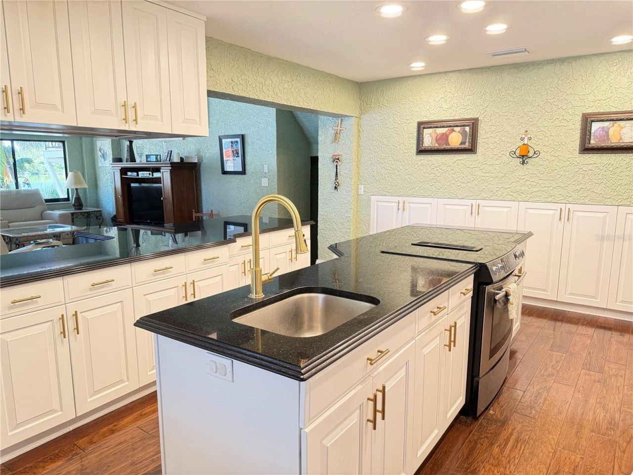 500 N Highland Avenue, Tarpon Springs, FL 34688 Photo