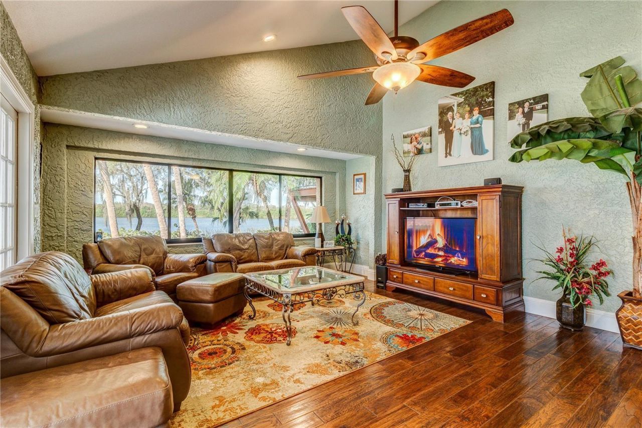 500 N Highland Avenue, Tarpon Springs, FL 34688 Photo