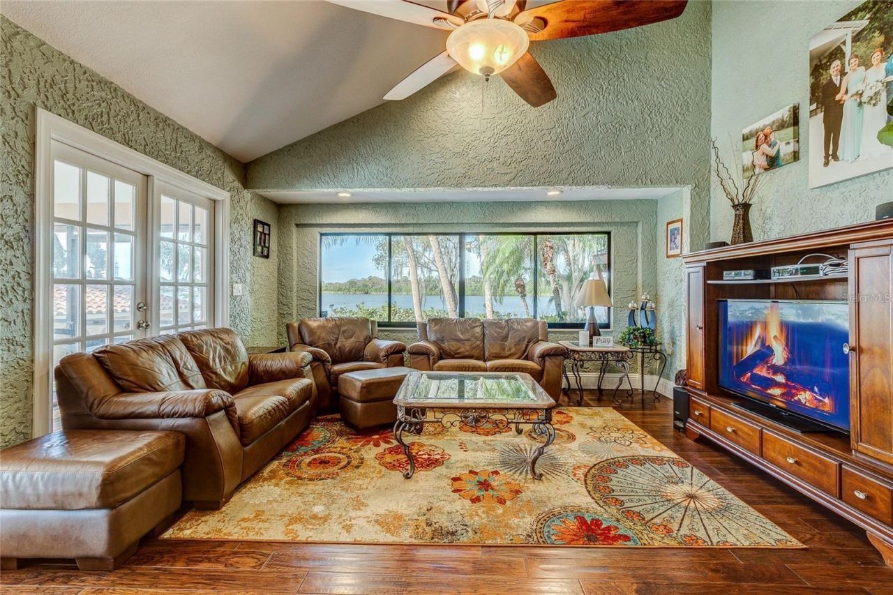 500 N Highland Avenue, Tarpon Springs, FL 34688 Photo