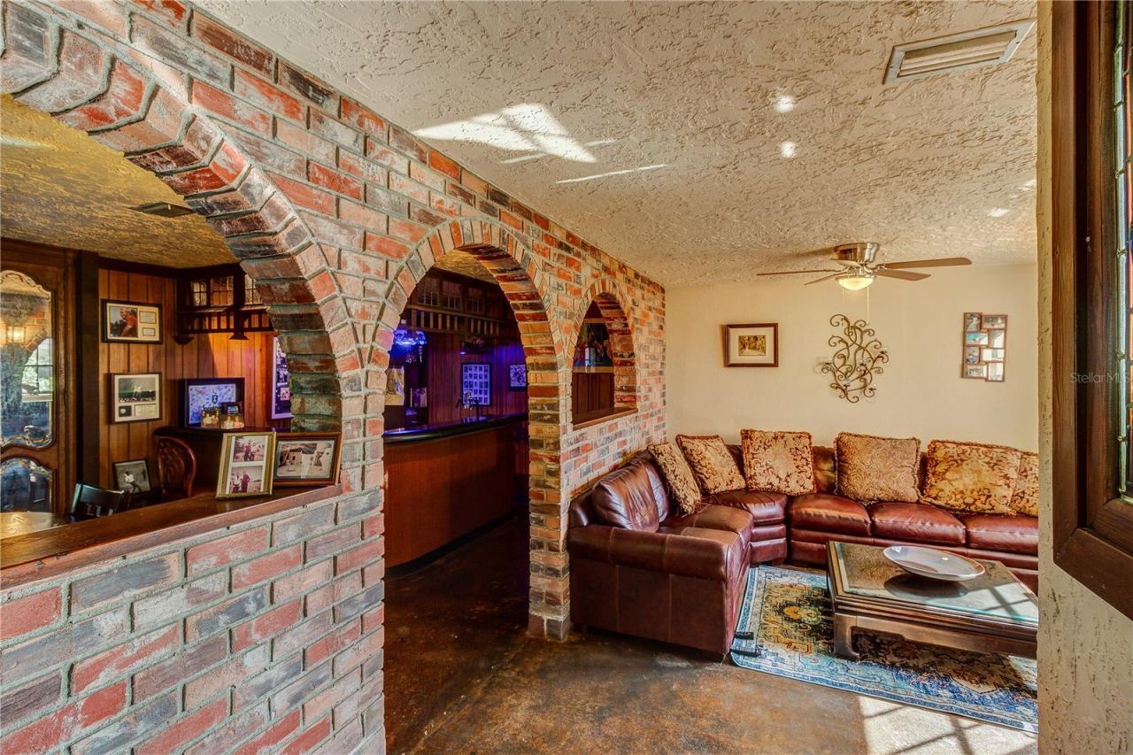 500 N Highland Avenue, Tarpon Springs, FL 34688 Photo