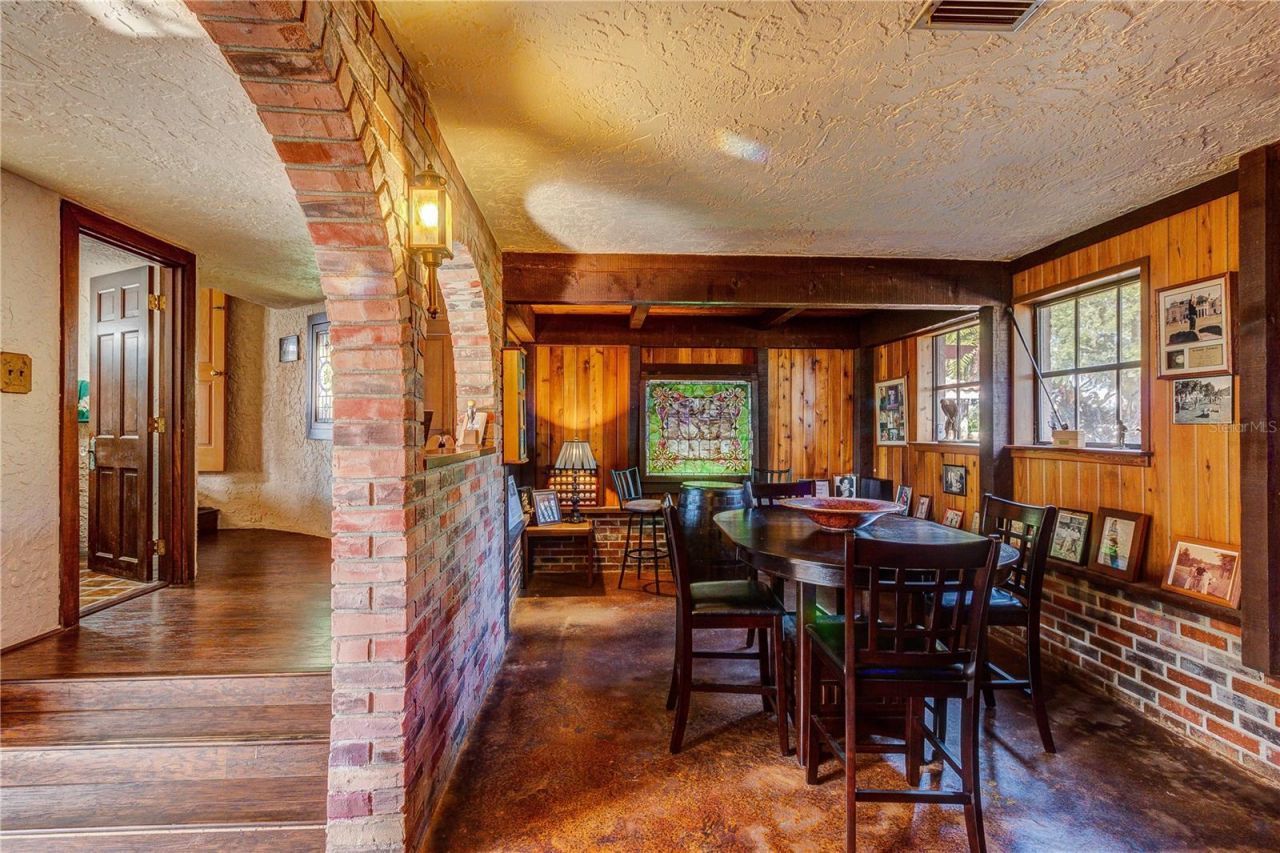 500 N Highland Avenue, Tarpon Springs, FL 34688 Photo