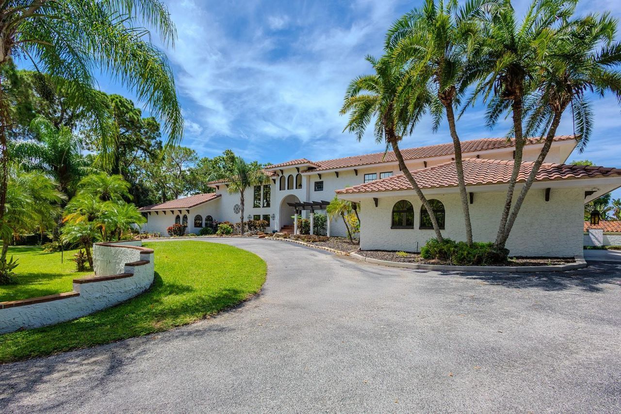 500 N Highland Avenue, Tarpon Springs, FL 34688 Photo