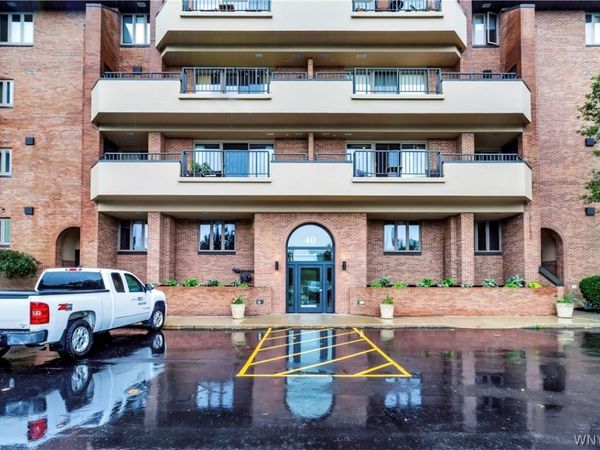 40 Waterfront Circle, Buffalo, NY 14202