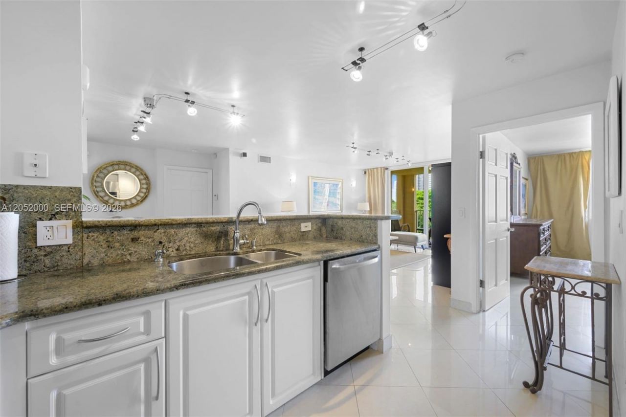 19999 E Country Club Dr , Unit 1406, Aventura, FL 33180 Photo