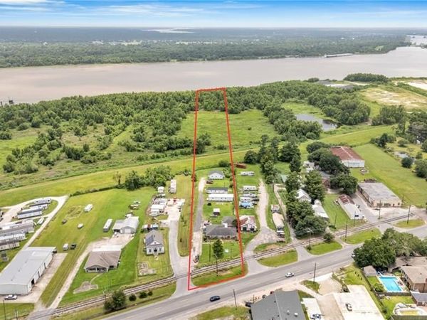 1932 DICARLO Drive , Chalmette, LA 70043