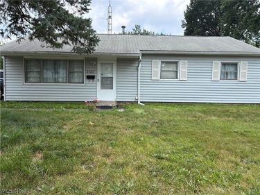 2400 Midway Avenue NE, Canton, OH 44705