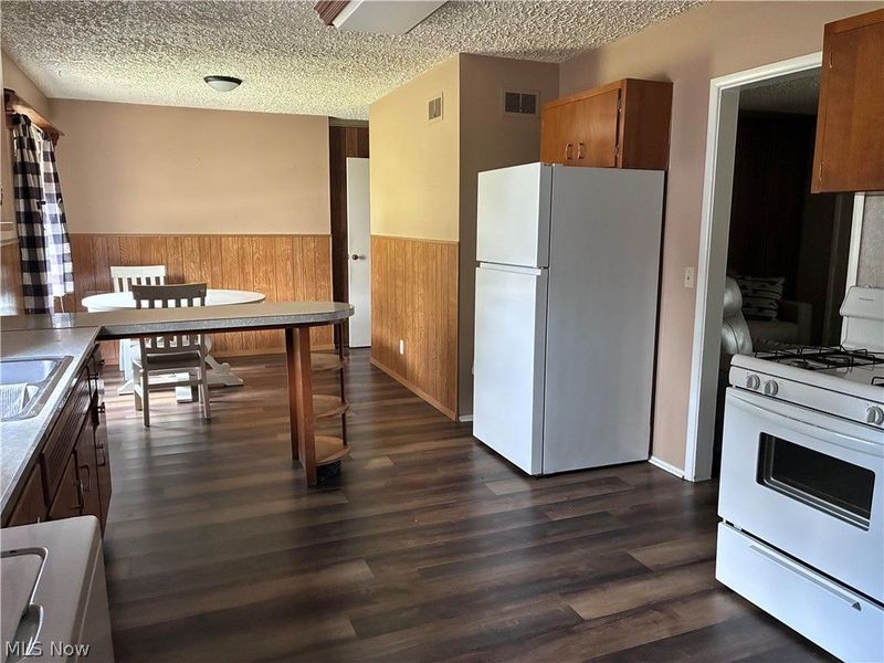 2400 Midway Avenue NE, Canton, OH 44705 Photo 11