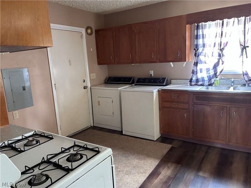 2400 Midway Avenue NE, Canton, OH 44705 Photo 9