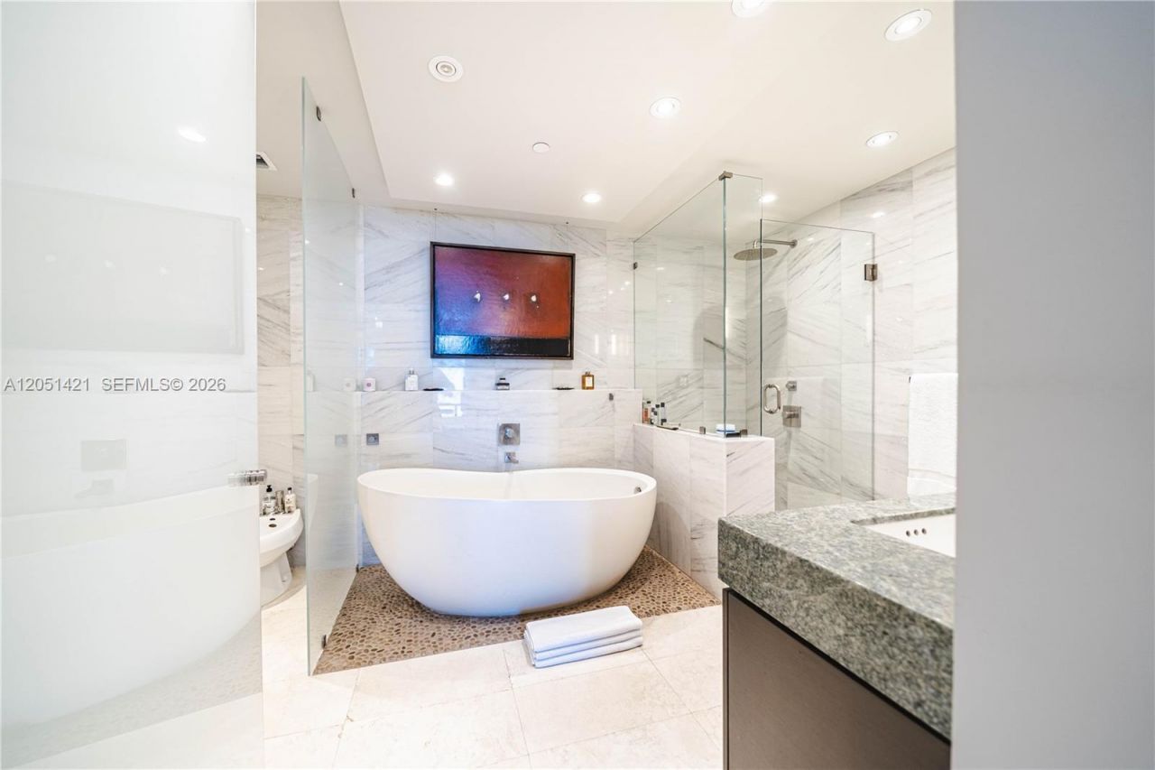 1425 Brickell Ave, Unit PH3AB, Miami, FL 33131 Photo