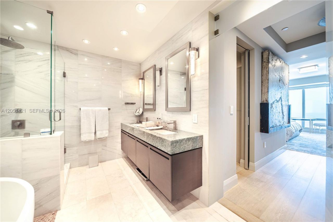 1425 Brickell Ave, Unit PH3AB, Miami, FL 33131 Photo
