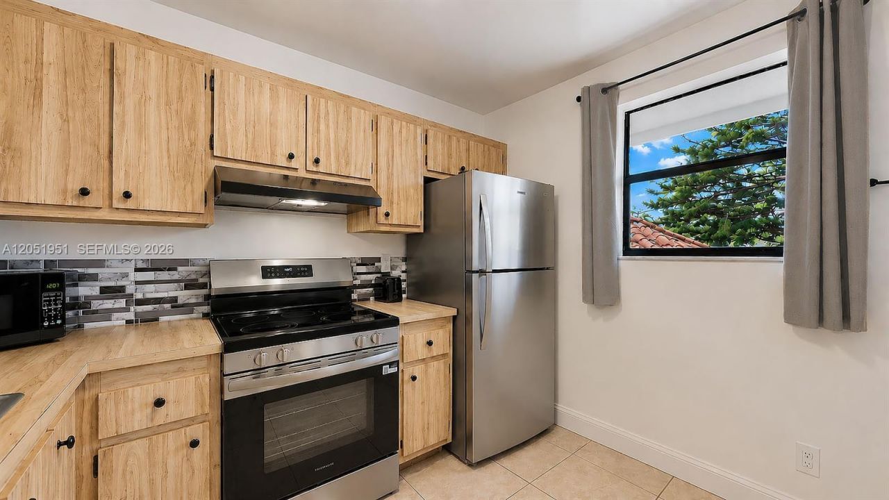 15701 W Waterside Cir, Unit 205, Sunrise, FL 33326 Photo