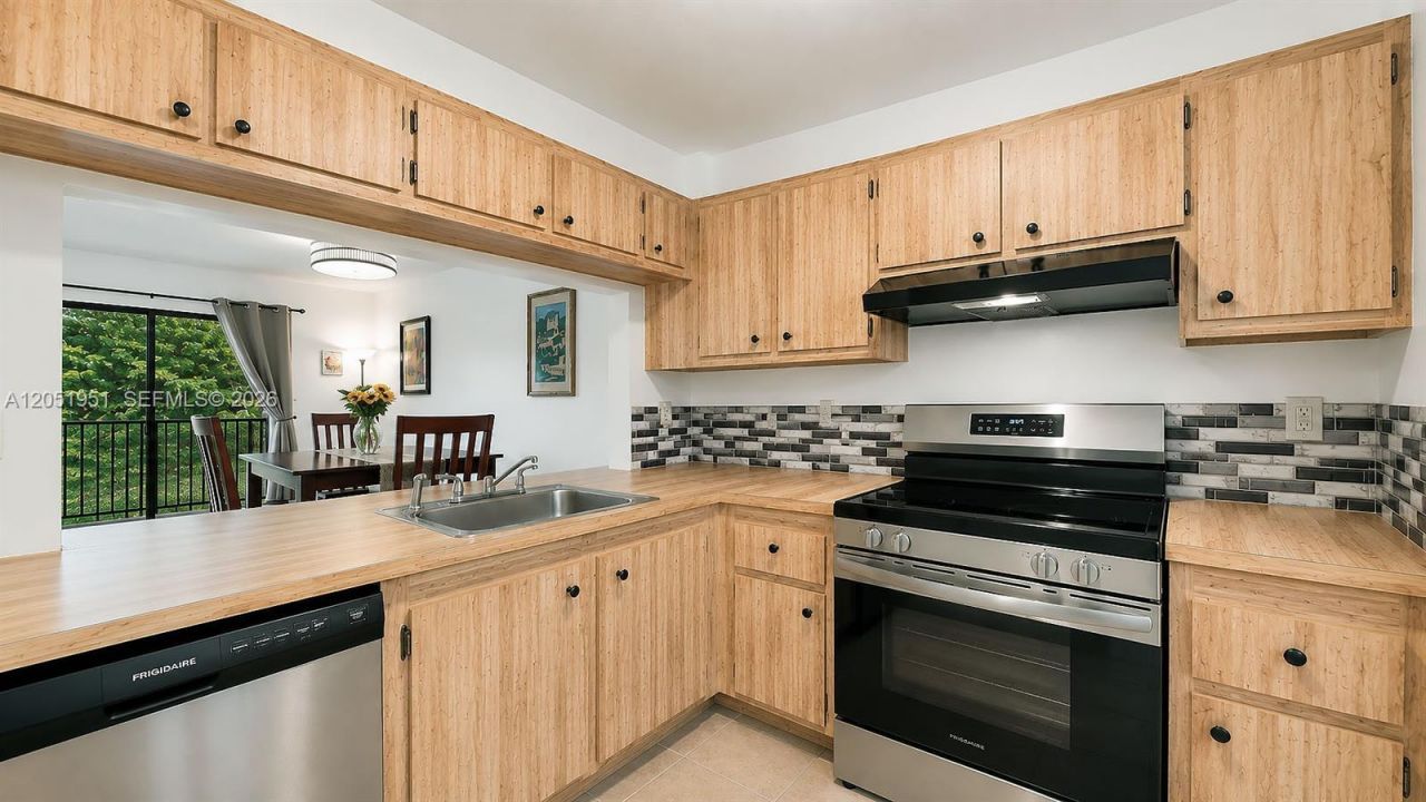 15701 W Waterside Cir, Unit 205, Sunrise, FL 33326 Photo