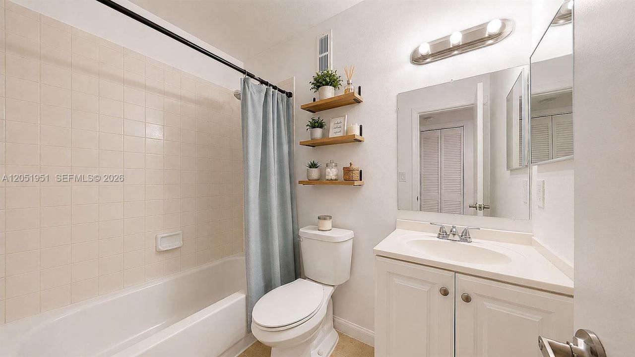 15701 W Waterside Cir, Unit 205, Sunrise, FL 33326 Photo