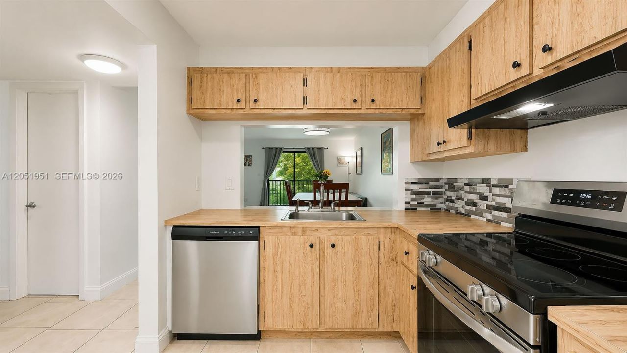 15701 W Waterside Cir, Unit 205, Sunrise, FL 33326 Photo