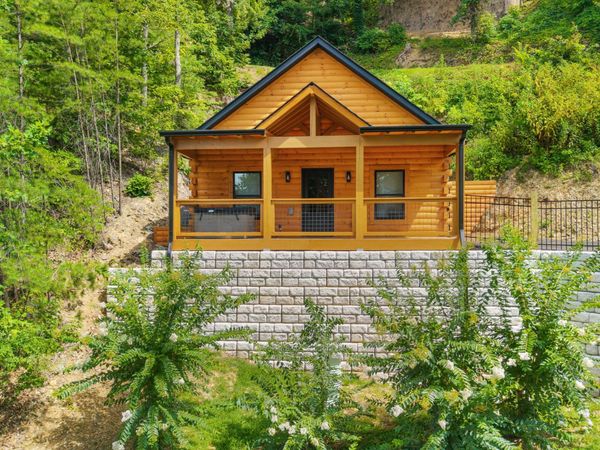 1026 Black Bear Cub Way, Sevierville, TN 37862