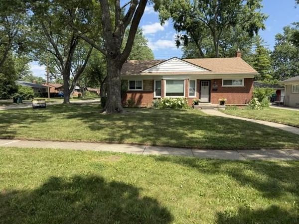 31180 E Rutland Street, Beverly Hills, MI 48025