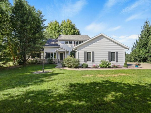 7801 N Robert Drive, Evansville, WI 53536
