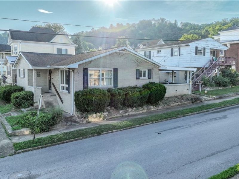 401 W Vine Street, Martins Ferry, OH 43935 Photo 3